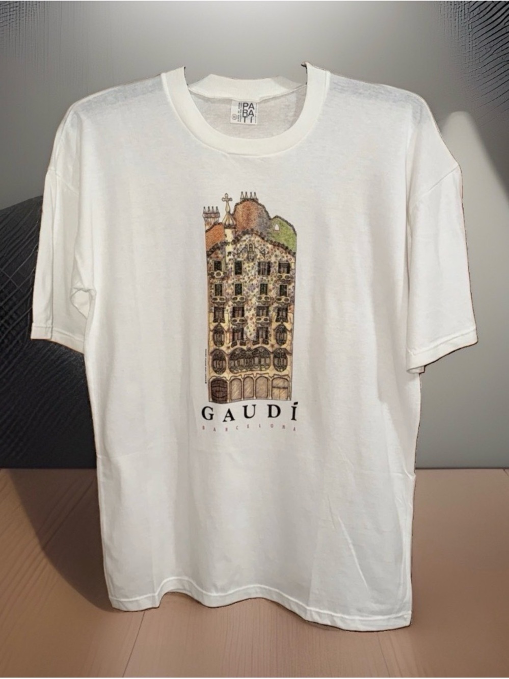 Paratí Men’s Gaudí Barcelona White Graphic Short-Sleeve Tee-XL-EC